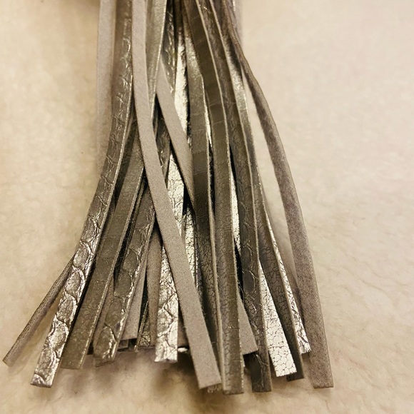 Victoria’s Secret Animal Print Silver GUC - Picture 3 of 8